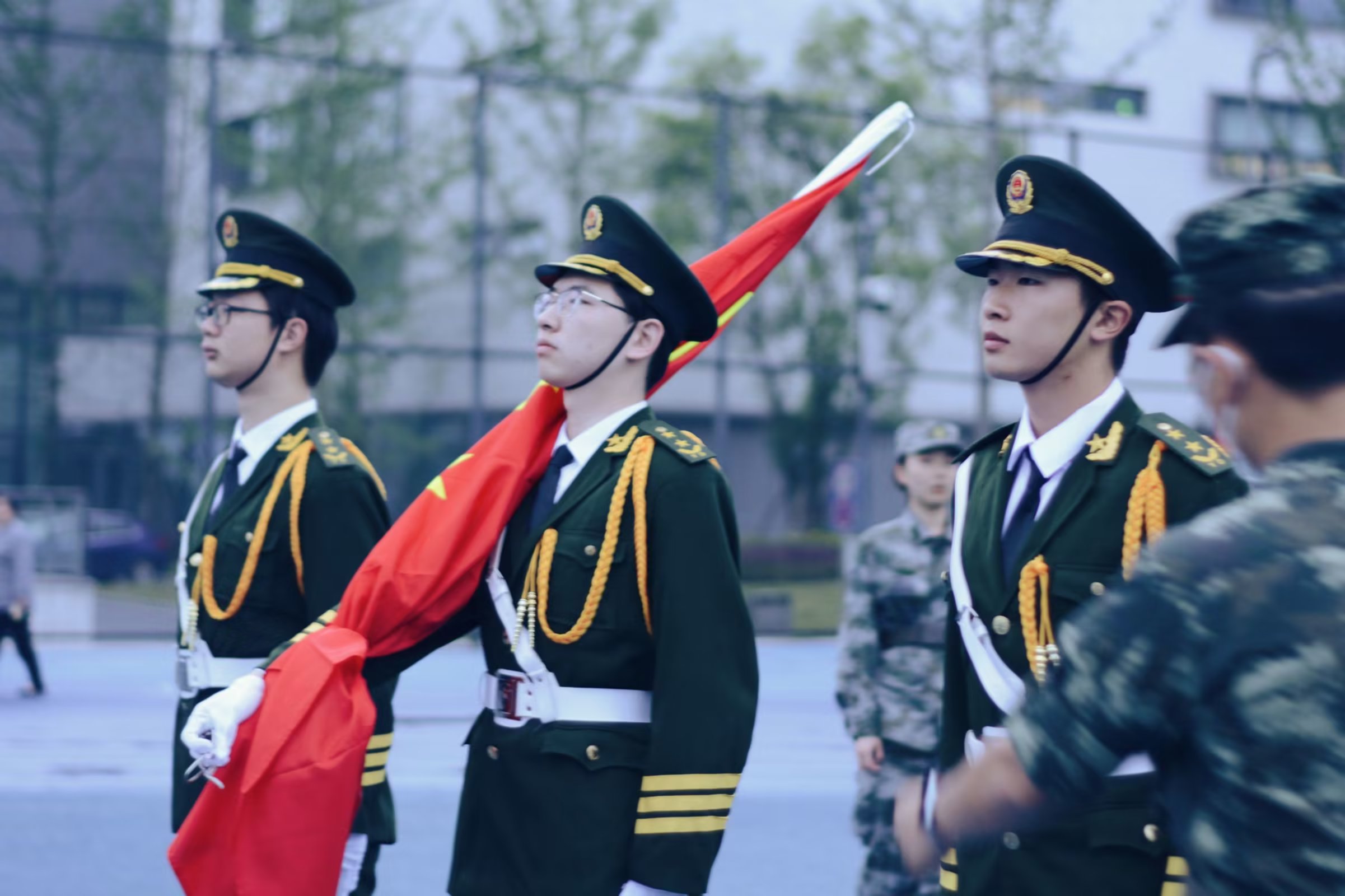 “守护五星红旗,共筑国家安全”——宜宾校区举行升旗仪式 “守护五星红旗,共筑国家安全”——宜宾校区举行升旗仪式